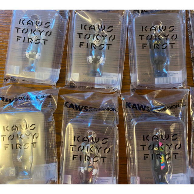 【新品未使用】KAWS TOKYO FIRSTキーホルダー 15点セット - 1