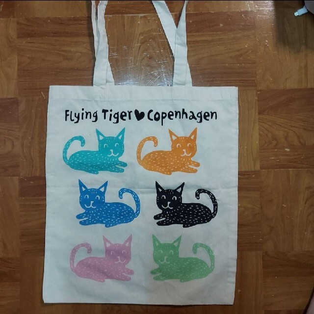 Flying Tiger Copenhagen(フライングタイガーコペンハーゲン)のフライングタイガー　猫柄エコバッグ レディースのバッグ(エコバッグ)の商品写真