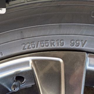 80ハリアー19インチ純正タイヤ 225/55/R19 タイヤのみの出品です。(タイヤ)