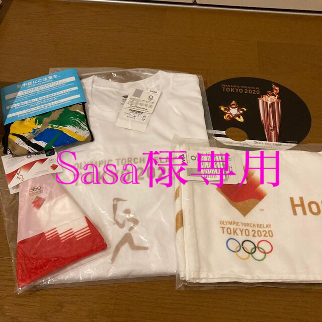 2020 オリンピックTシャツ。聖火リレーエンブレム　 スポーツ/アウトドアのサッカー/フットサル(応援グッズ)の商品写真