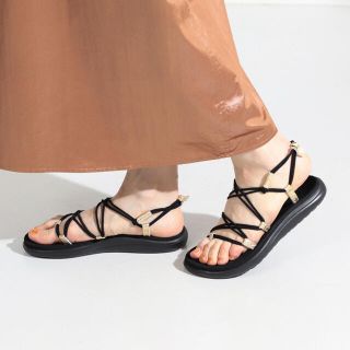 テバ(Teva)のteva テバ ボヤインフィニティ ゴールド 23cm(サンダル)