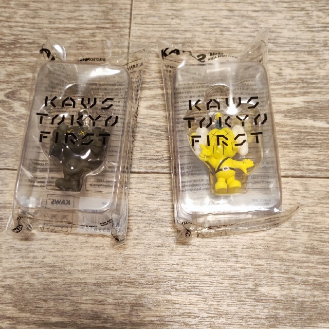 KAWS TOKYO FIRST KEYHOLDER  15種コンプリートセット エンタメ/ホビーのおもちゃ/ぬいぐるみ(キャラクターグッズ)の商品写真