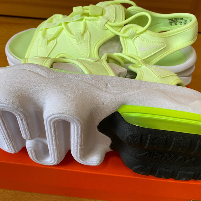 NIKE - 海外限定色 NIKE ナイキ エアマックスココ ベアリーボルト 24cmの通販 by ころじー's shop|ナイキならラクマ NIKE - 海外限定色 NIKE ナイキ エアマックスココ ベアリーボルト 24cmの通販 by ころじー's shop|ナイキならラクマ