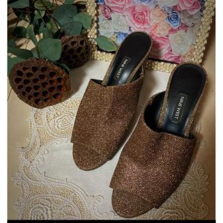 ナインウエスト(NINE WEST)の美品 ナインウエスト ゴールデンブラウンスパンコールヒールサンダル(サンダル)