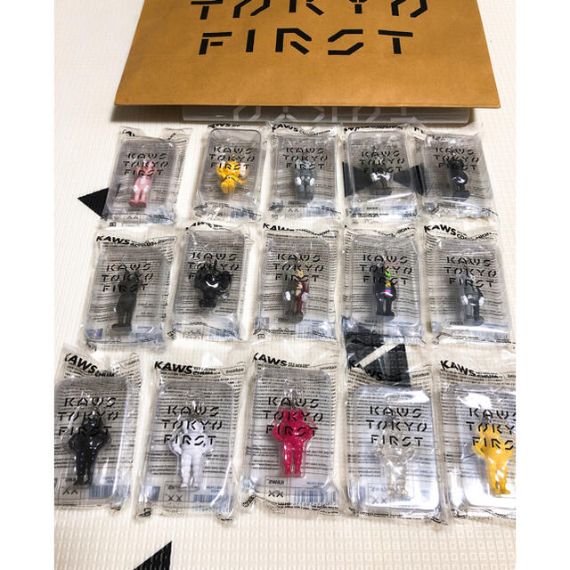 KAWS TOKYO FIRST KEYHOLDER  全15種+オマケ