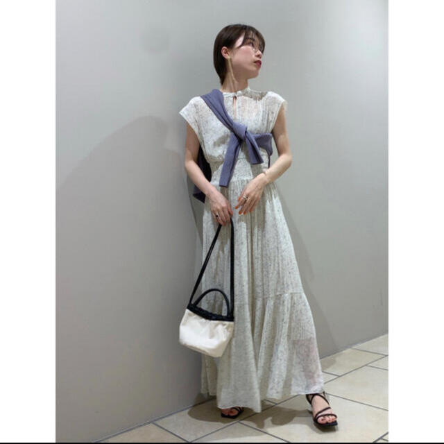 ラインアート割線シフォンワンピース