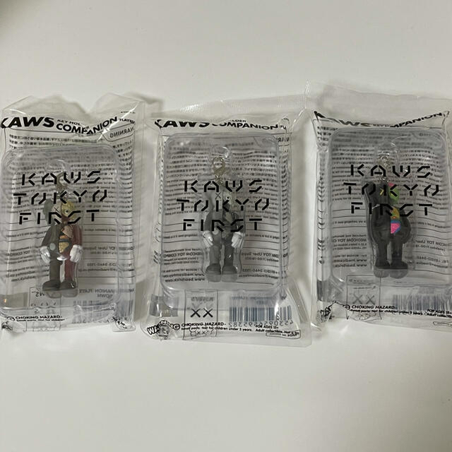 MEDICOM TOY(メディコムトイ)のKAWS TOKYO FIRST キーホルダー KEYHOLDER 3セット エンタメ/ホビーのフィギュア(その他)の商品写真