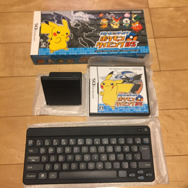 ニンテンドーDS(ニンテンドーDS)の任天堂DS バトル&ゲット！ポケモンタイピングDS キーボード黒 エンタメ/ホビーのゲームソフト/ゲーム機本体(家庭用ゲームソフト)の商品写真