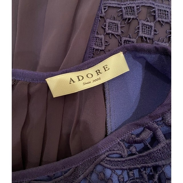 ADORE(アドーア)の【まいまい様専用】ADORE アドーア バックプリーツ　レーストップス レディースのトップス(シャツ/ブラウス(半袖/袖なし))の商品写真