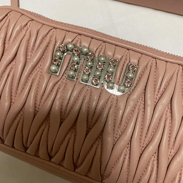 miumiu バレンタイン限定カラー　ショルダーバッグ