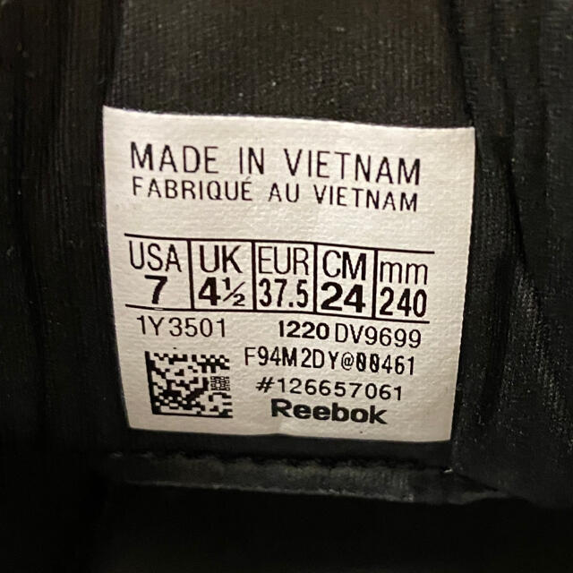 Reebok(リーボック)のReebok インスタポンプフューリー サンダル  黒 レディースの靴/シューズ(サンダル)の商品写真