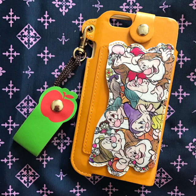 Disney(ディズニー)のiPhone6ケース*七人の小人 スマホ/家電/カメラのスマホアクセサリー(iPhoneケース)の商品写真