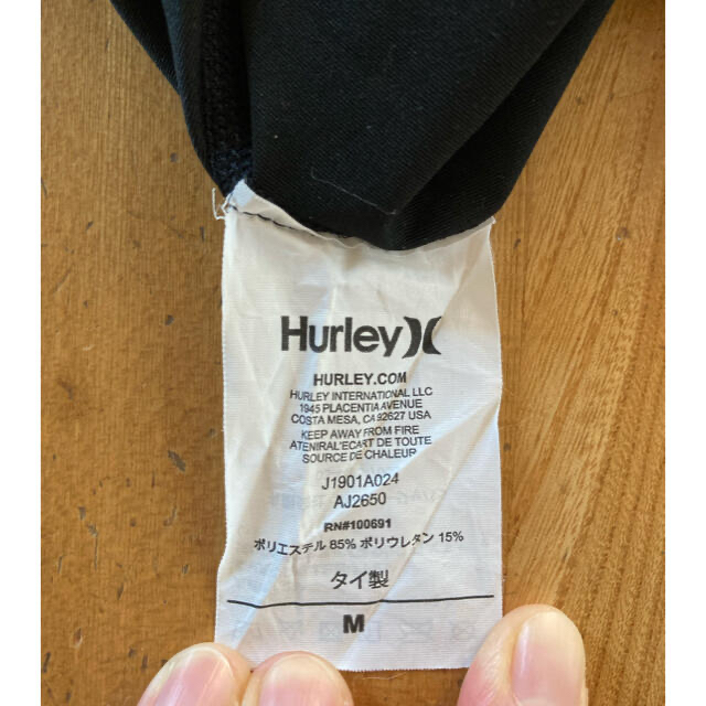 Hurley(ハーレー)のハーレイ　レディース半袖ラッシュガード  黒　M レディースの水着/浴衣(水着)の商品写真