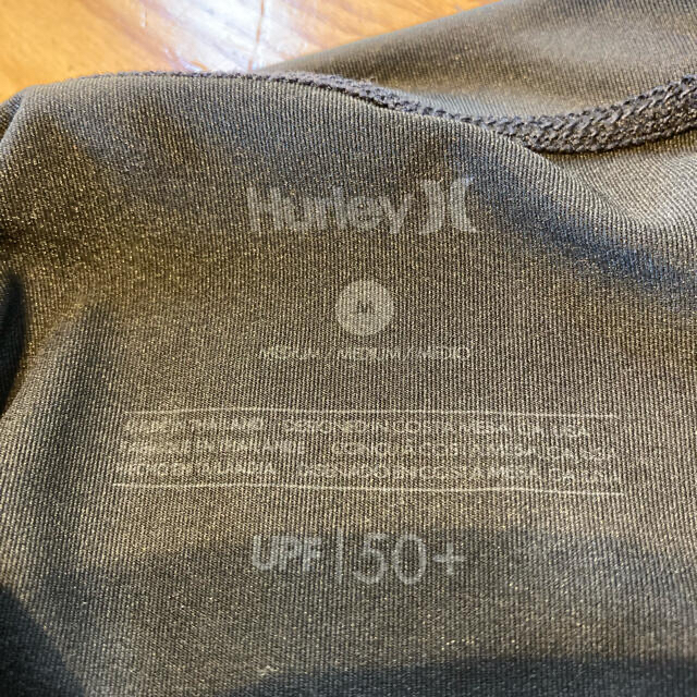 Hurley(ハーレー)のハーレイ　レディース半袖ラッシュガード  黒　M レディースの水着/浴衣(水着)の商品写真