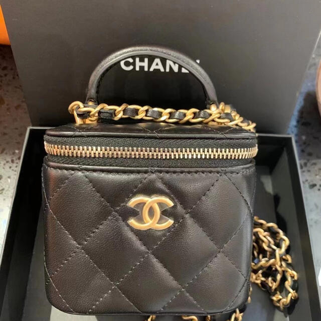 CHANEL(シャネル)のシャネル　ミニヴァニティショルダー レディースのバッグ(ショルダーバッグ)の商品写真