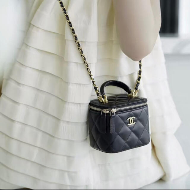 CHANEL(シャネル)のシャネル　ミニヴァニティショルダー レディースのバッグ(ショルダーバッグ)の商品写真