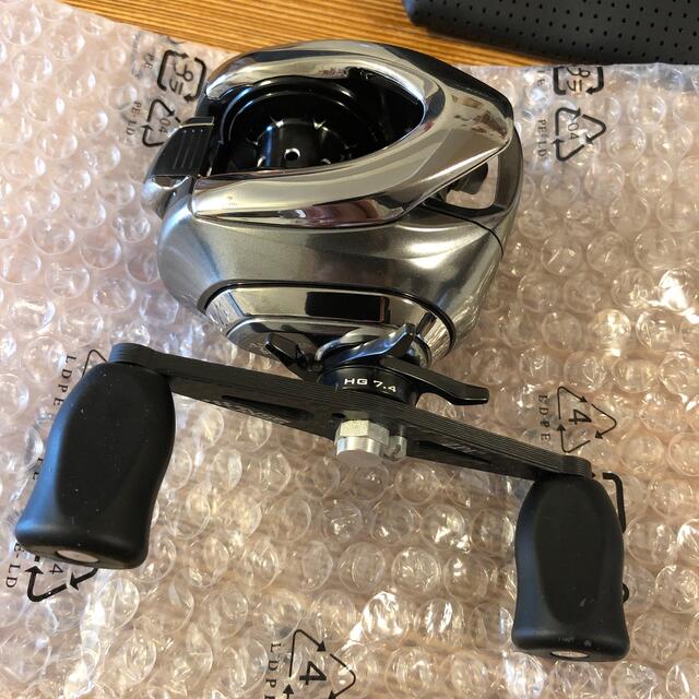 SHIMANO(シマノ)の極美品！シマノ 16アンタレスDC HG 右巻きZPIパワーハンドル未記入保証書 スポーツ/アウトドアのフィッシング(リール)の商品写真