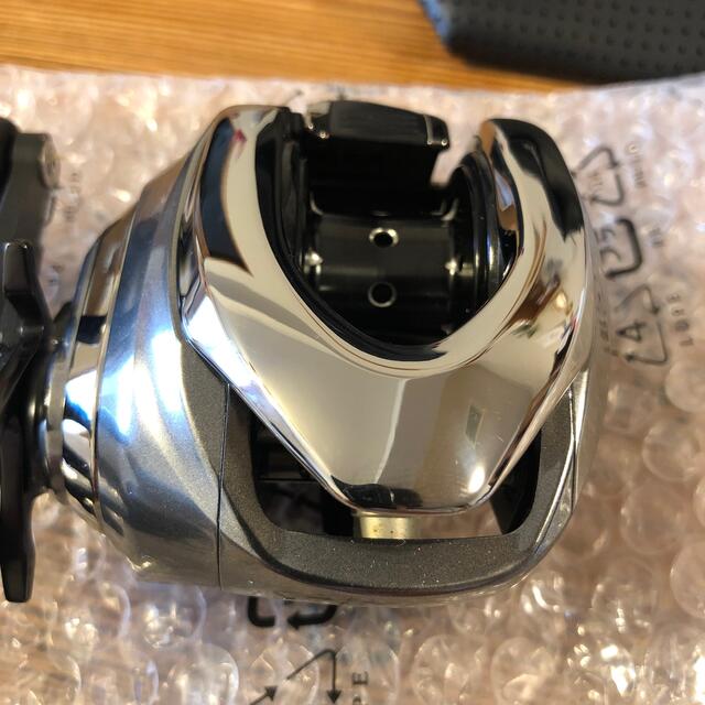 SHIMANO(シマノ)の極美品！シマノ 16アンタレスDC HG 右巻きZPIパワーハンドル未記入保証書 スポーツ/アウトドアのフィッシング(リール)の商品写真