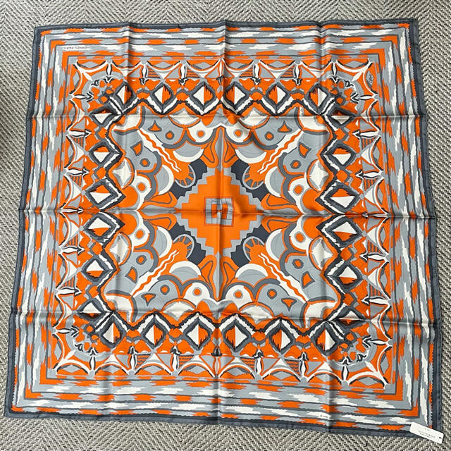 HERMES - 【正規品】HERMES エルメス 銀座限定 スカーフ 新品 HERMES - 【正規品】HERMES エルメス 銀座限定 スカーフ 新品