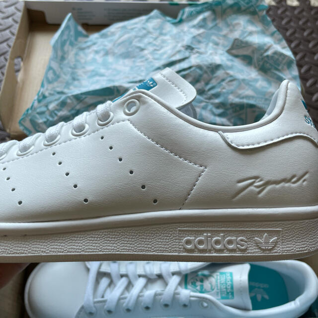 adidas(アディダス)のKYNE × ADIDAS STAN SMITH  レディースの靴/シューズ(スニーカー)の商品写真