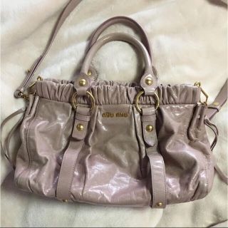 ミュウミュウ(miumiu)のmiumiu ショルダーバッグ ピンク(ショルダーバッグ)