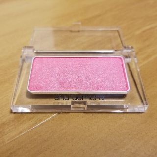 シュウウエムラ(shu uemura)のshu uemura　シュウウエムラ　チーク　グローオン　Pワイン25 (チーク)