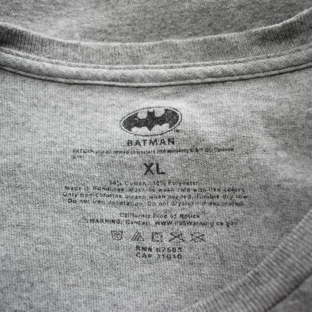 GILDAN(ギルタン)のバットマン キャラクタープリントTシャツ グレー オーバーサイズ 古着 メンズのトップス(Tシャツ/カットソー(半袖/袖なし))の商品写真
