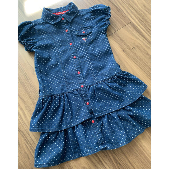 GUESS(ゲス)のGUESS デニムワンピース キッズ/ベビー/マタニティのキッズ服女の子用(90cm~)(ワンピース)の商品写真