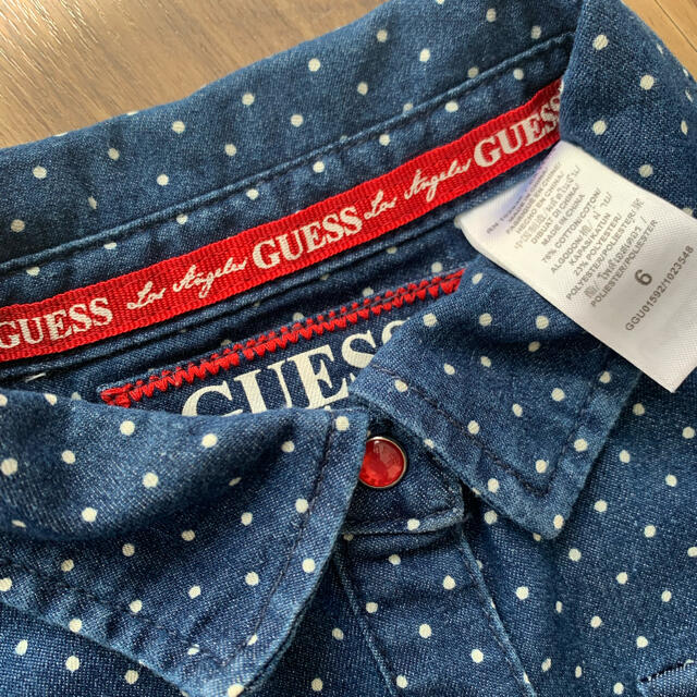 GUESS(ゲス)のGUESS デニムワンピース キッズ/ベビー/マタニティのキッズ服女の子用(90cm~)(ワンピース)の商品写真