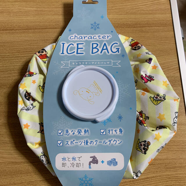 クレヨンしんちゃん アイスバッグ 氷嚢 2つセット エンタメ/ホビーのおもちゃ/ぬいぐるみ(キャラクターグッズ)の商品写真