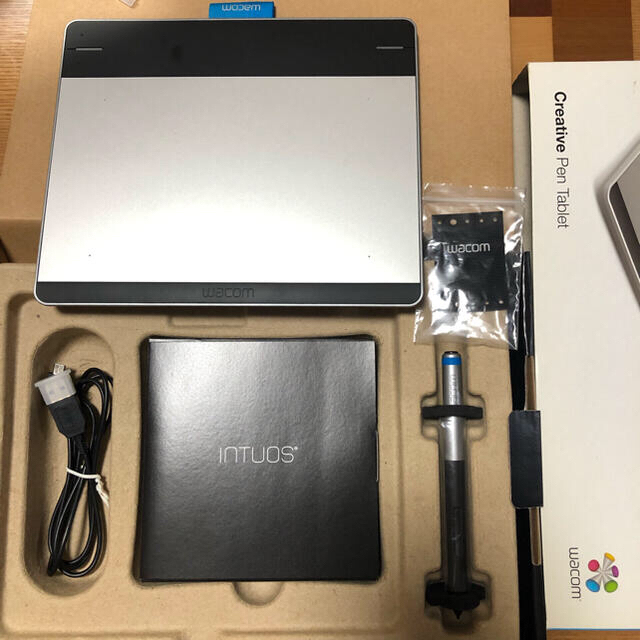 Wacom(ワコム)のワコム Intuos pen small CTL-480/S0 スマホ/家電/カメラのPC/タブレット(PC周辺機器)の商品写真