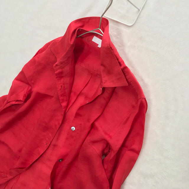自由区(ジユウク)のオンワード樫山 自由区 サイズ38 リネンシャツ 赤 レディースのトップス(シャツ/ブラウス(長袖/七分))の商品写真