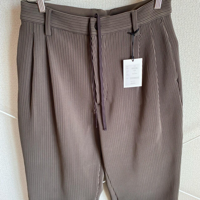 COMOLI(コモリ)のstein  pleats  pants 21aw メンズのパンツ(スラックス)の商品写真