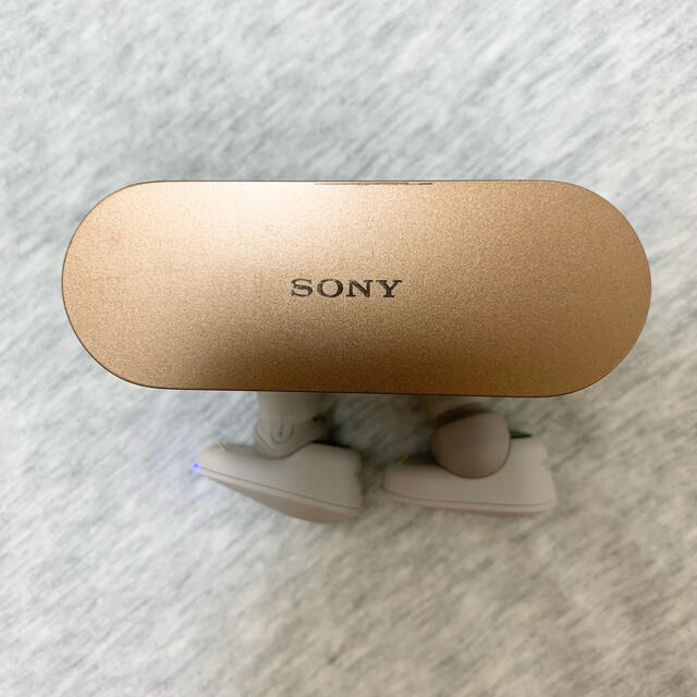 SONY(ソニー)のSONY WF-1000XM3 シルバー　ソニーワイヤレスイヤホン　中古品 スマホ/家電/カメラのオーディオ機器(ヘッドフォン/イヤフォン)の商品写真