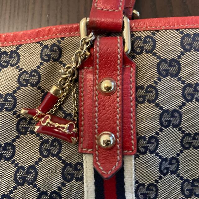 Gucci(グッチ)のグッチ GGキャンバス シェリーライン チャーム付き 189260 レディースのバッグ(トートバッグ)の商品写真