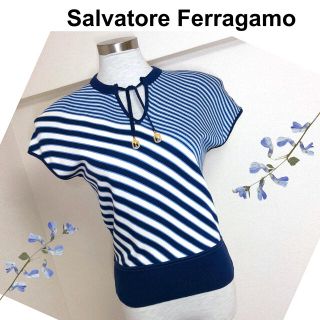 サルヴァトーレフェラガモ(Salvatore Ferragamo)のサルヴァトーレフェラガモのチャーム付ボーダーサマーニット(ニット/セーター)