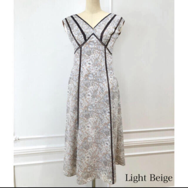 Lace Trimmed Floral Dress  ／light beige レディースのワンピース(ロングワンピース/マキシワンピース)の商品写真