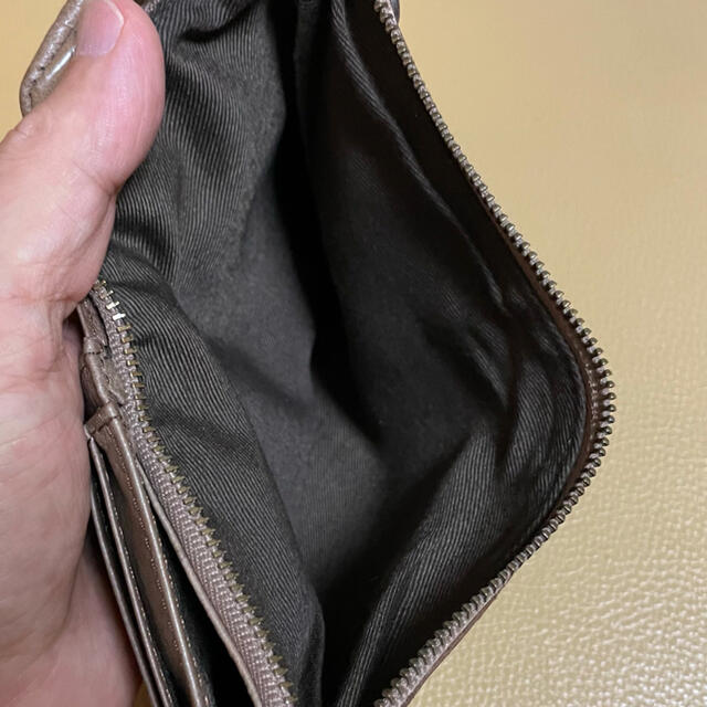device.(ディバイス)の二つ折りメンズ財布 DEVICE デバイス ラム革製ミドルウォレット ブラウン メンズのファッション小物(折り財布)の商品写真