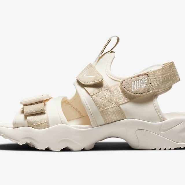 NIKE(ナイキ)のNIKE ナイキ キャニオン サンダル CANYON SANDALS 23cm レディースの靴/シューズ(サンダル)の商品写真