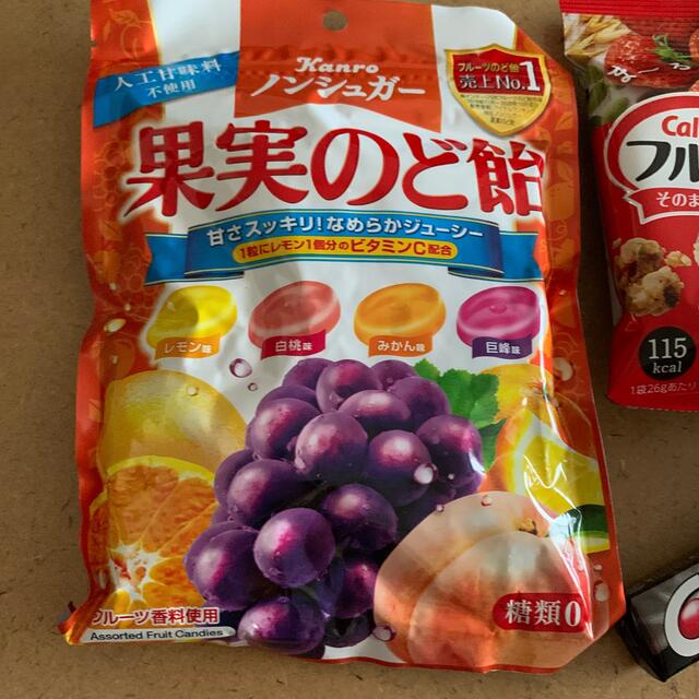 カルビー(カルビー)のお菓子3点 果実のど飴 フルグラ クロレッツ 食品/飲料/酒の食品(菓子/デザート)の商品写真