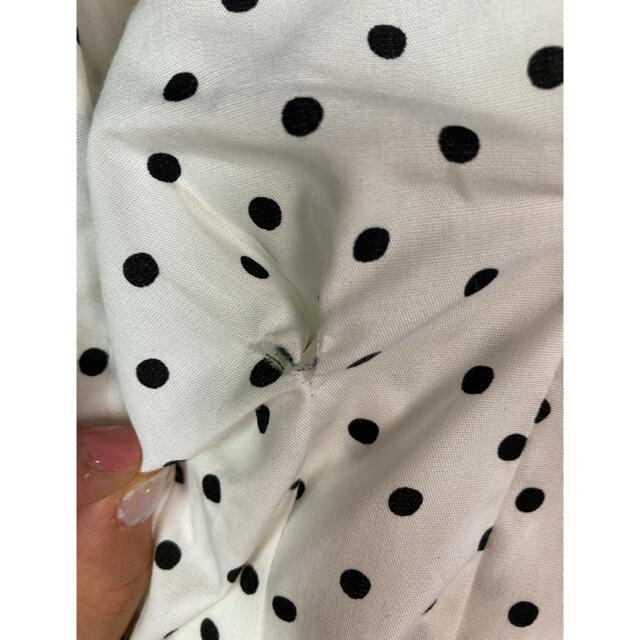 TSURU by Mariko Oikawa(ツルバイマリコオイカワ)のツルバイマリコオイカワ　ドットホワイト　ブラウス レディースのトップス(シャツ/ブラウス(半袖/袖なし))の商品写真