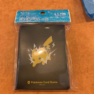 ポケモン(ポケモン)の『新品・未開封』ピカチュウデッキシールドプロ(カードサプライ/アクセサリ)