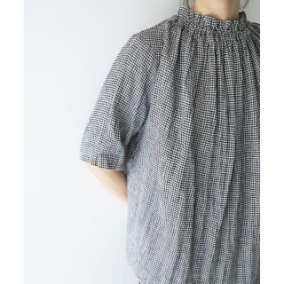 ネストローブ(nest Robe)のnest robe ギンガムチェック 先染めリネン フリルブラウス シャツ ne(シャツ/ブラウス(半袖/袖なし))