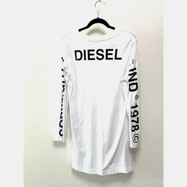 DIESEL(ディーゼル)のDIESEL ディーゼルLOGOロングTシャツショルダーオープン レディースのトップス(Tシャツ(長袖/七分))の商品写真