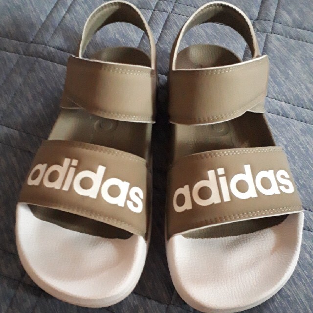 adidas(アディダス)のadidas　サンダル キッズ/ベビー/マタニティのキッズ靴/シューズ(15cm~)(サンダル)の商品写真