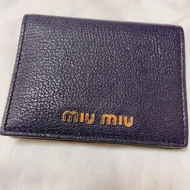 miumiu 二つ折り財布(箱・紙袋付き)の通販 by am's shop｜ミュウミュウならラクマ - miumiu セール低価