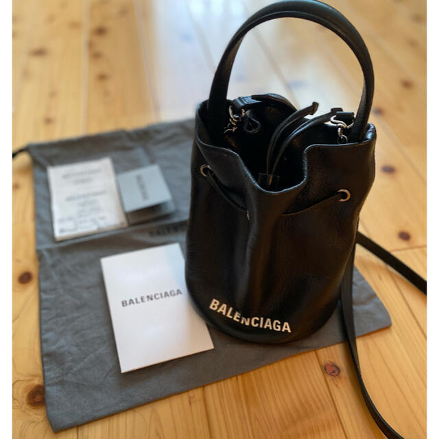 単品販売/受注生産 BALENCIAGA スモールドローストリング バケット