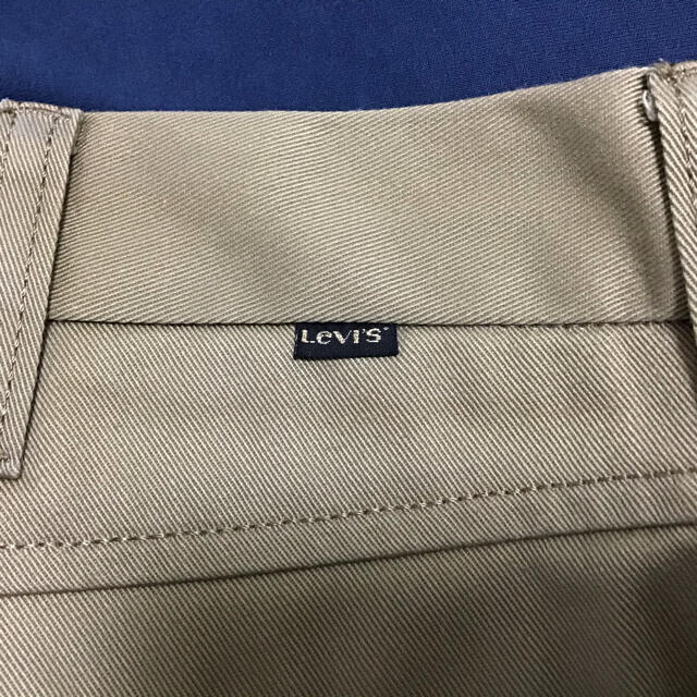 Levi's(リーバイス)のLEVI'Sリーバイス　チノパン　スラックス　W30×L32 ベージュ　ワーク メンズのパンツ(チノパン)の商品写真