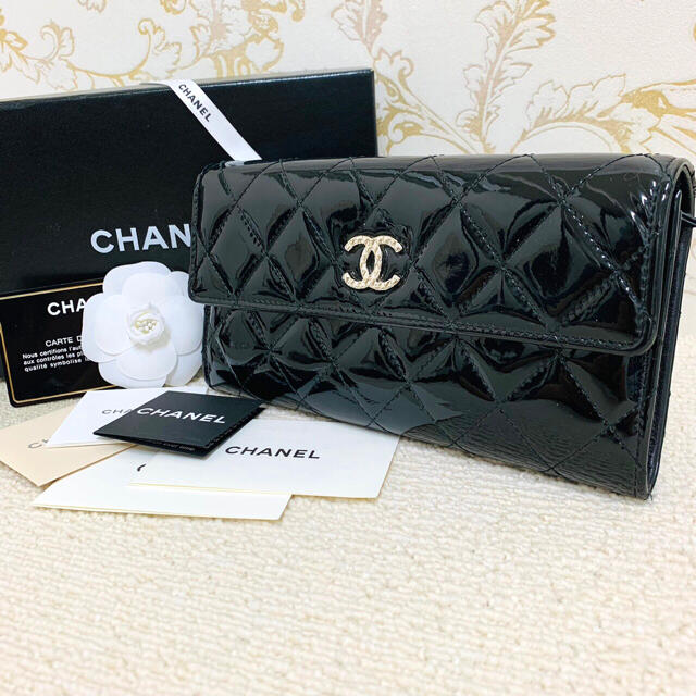 CHANEL(シャネル)の✴︎専用✴︎     CHANEL　エナメル　ブリリアント　ココマーク　長財布 レディースのファッション小物(財布)の商品写真