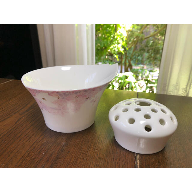 NARUMI(ナルミ)の【NARUMI】花弁型フラワーベース 花瓶 BONE CHINA  インテリア/住まい/日用品のインテリア小物(花瓶)の商品写真